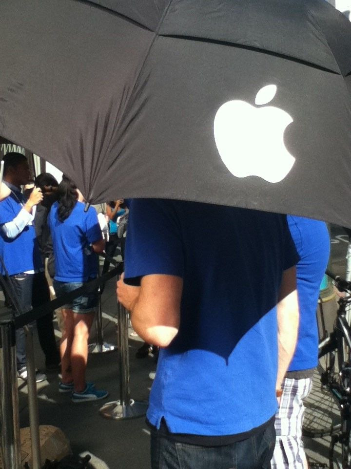 iPhone 4S Hits Stores Today