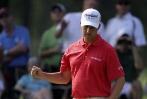 David Toms is in a three way tie for the lead heading into Saturday's US Open action.