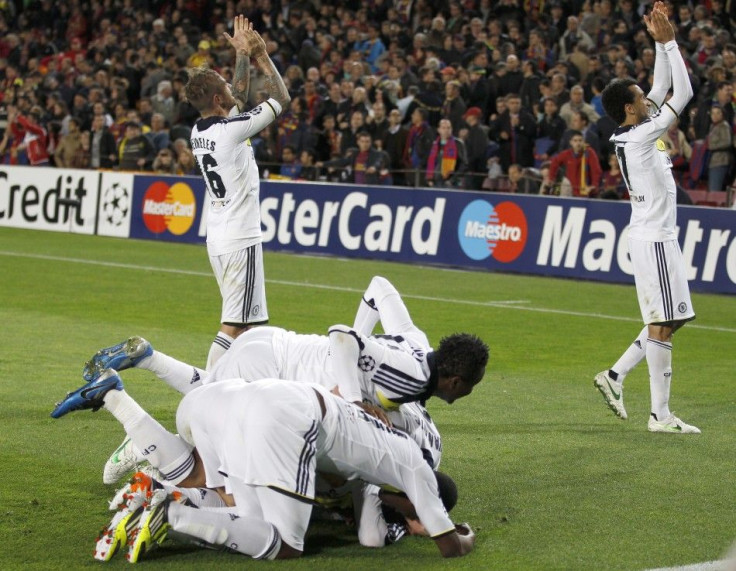 Chelsea's players celebrate after Fernando Torres scored