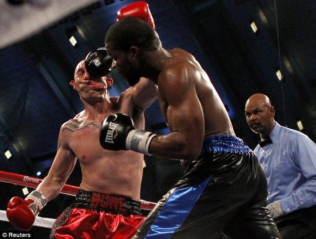 Lavarn Harvell Knockout Punch Smashes Tony Pietrantonios Face In Temporarily PHOTOS