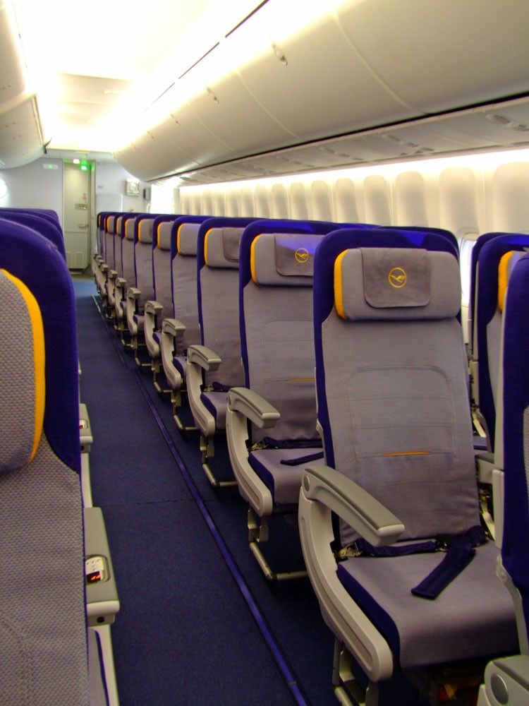 Lufthansa 747-8 Economy Class 