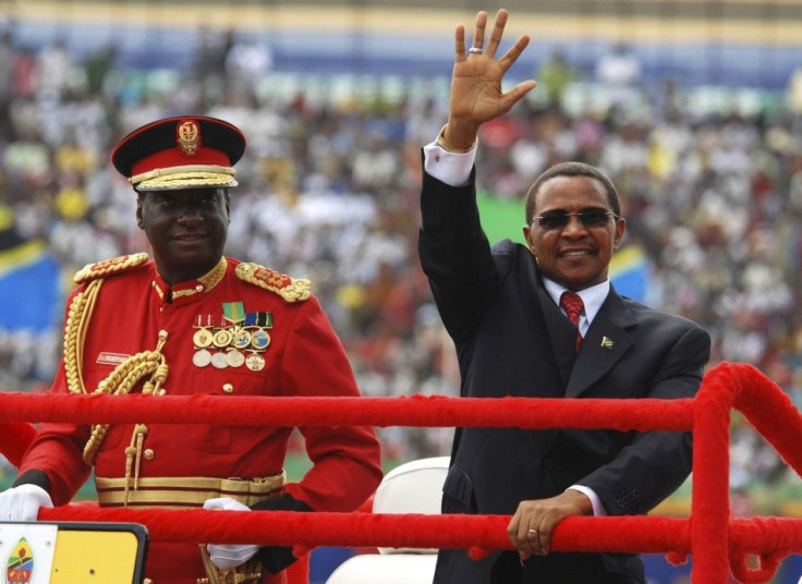 Tanzania&#039;s President Kikwete arrives for celebrations marking 50 years of the country&#039;s independence at the Uhuru Stadium in Dar es Salaam