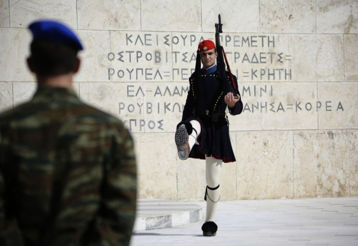 A presidential guard (R) is seen outside the Greek Parliament in Athens May 5, 2012.