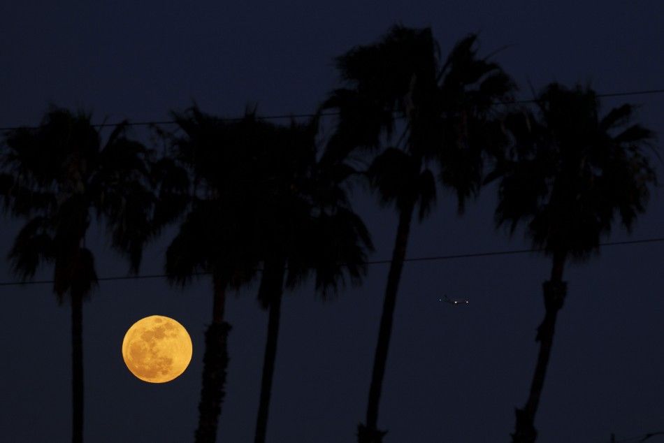 Spectacular views of Supermoon from around the World 