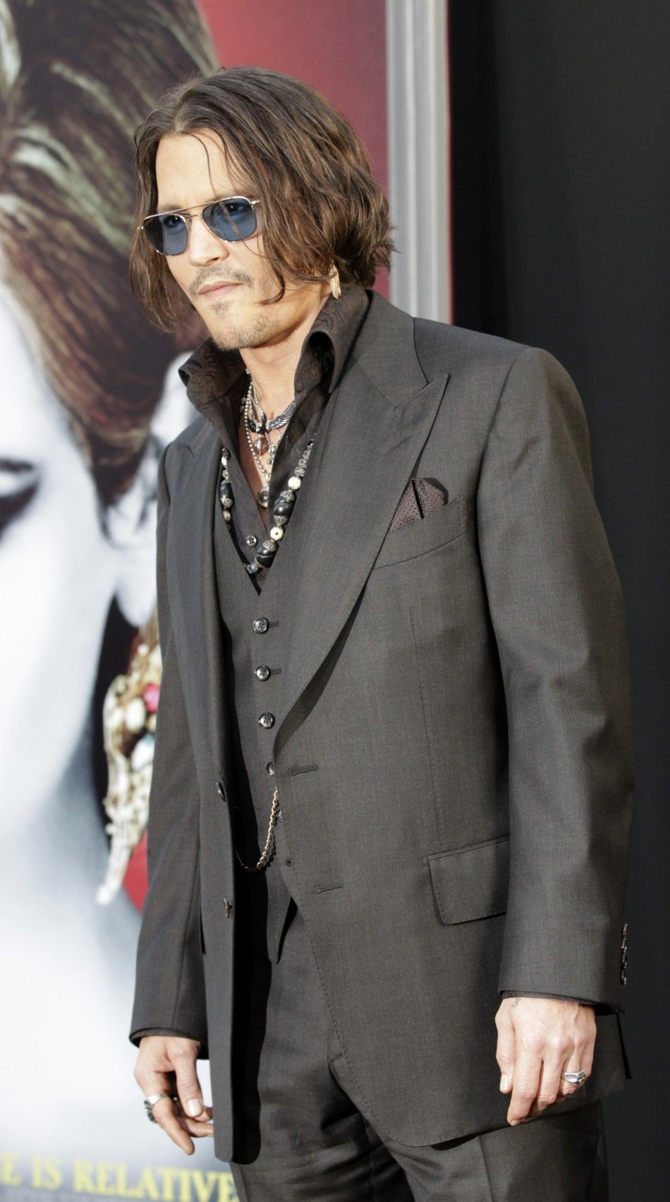 Cast member Johnny Depp poses at the premiere of the film quotDark Shadowsquot at the Graumans Chinese theatre in Hollywood, California May 7, 2012.