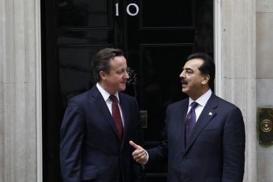 Britain&#039;s Prime Minister David Cameron poses for a photograph with Pakistan&#039;s Prime Minister Yusuf Raza Gilani outside 10 Downing Street in London