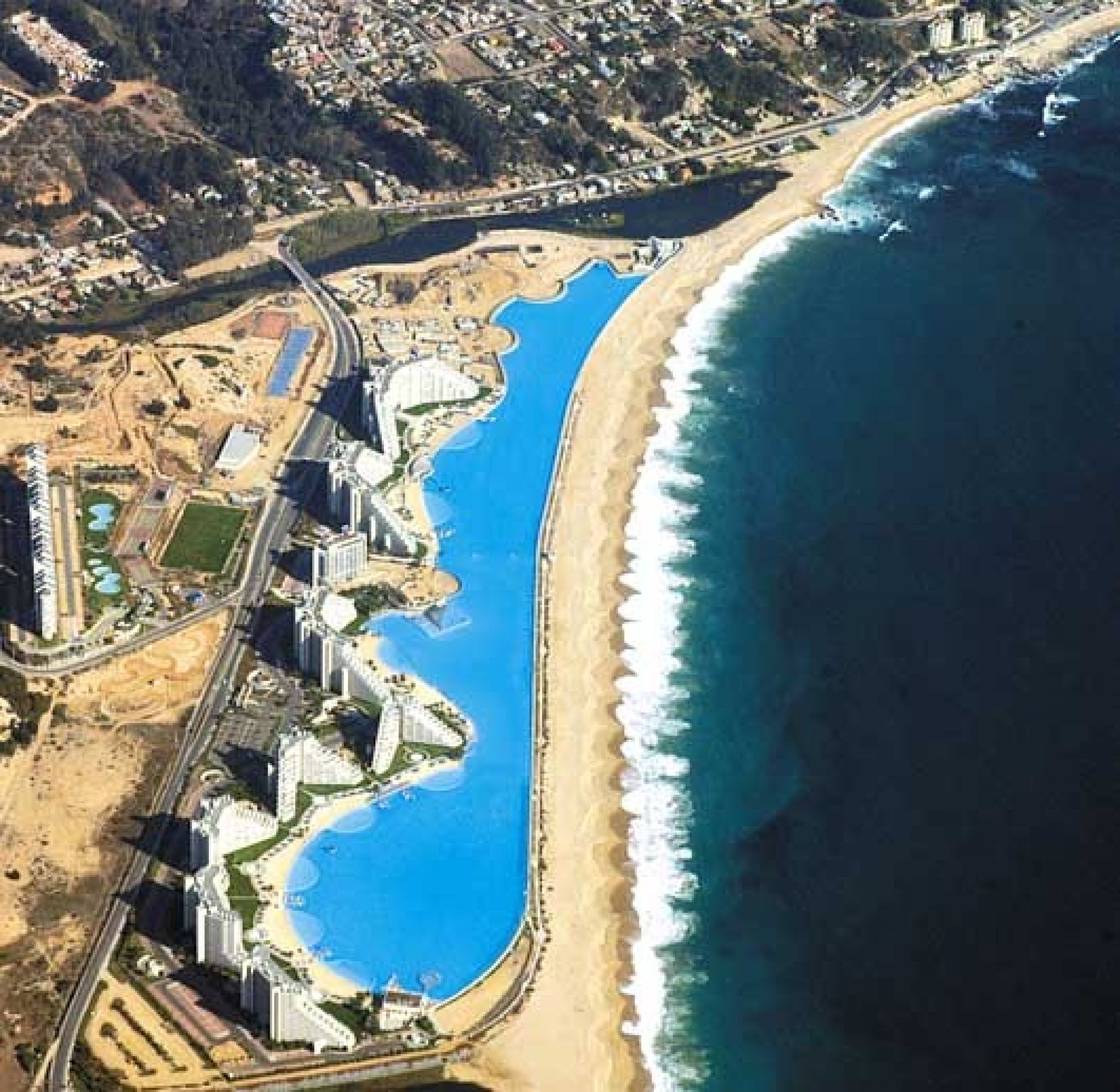 Worlds largest pool at San Alfonso del Mar resort in Chile. Photo Wikimedia Commons