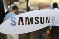 Foreign visitors look around at a showroom displaying Samsung Electronics&#039; products at the company&#039;s headquarters in Seoul