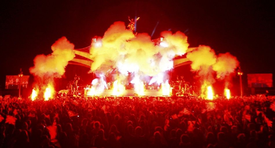 Diamond Jubilee Concert Highlights  Stevie Wonder, Paul McCartney, Fireworks  More VIDEO, PHOTOS 