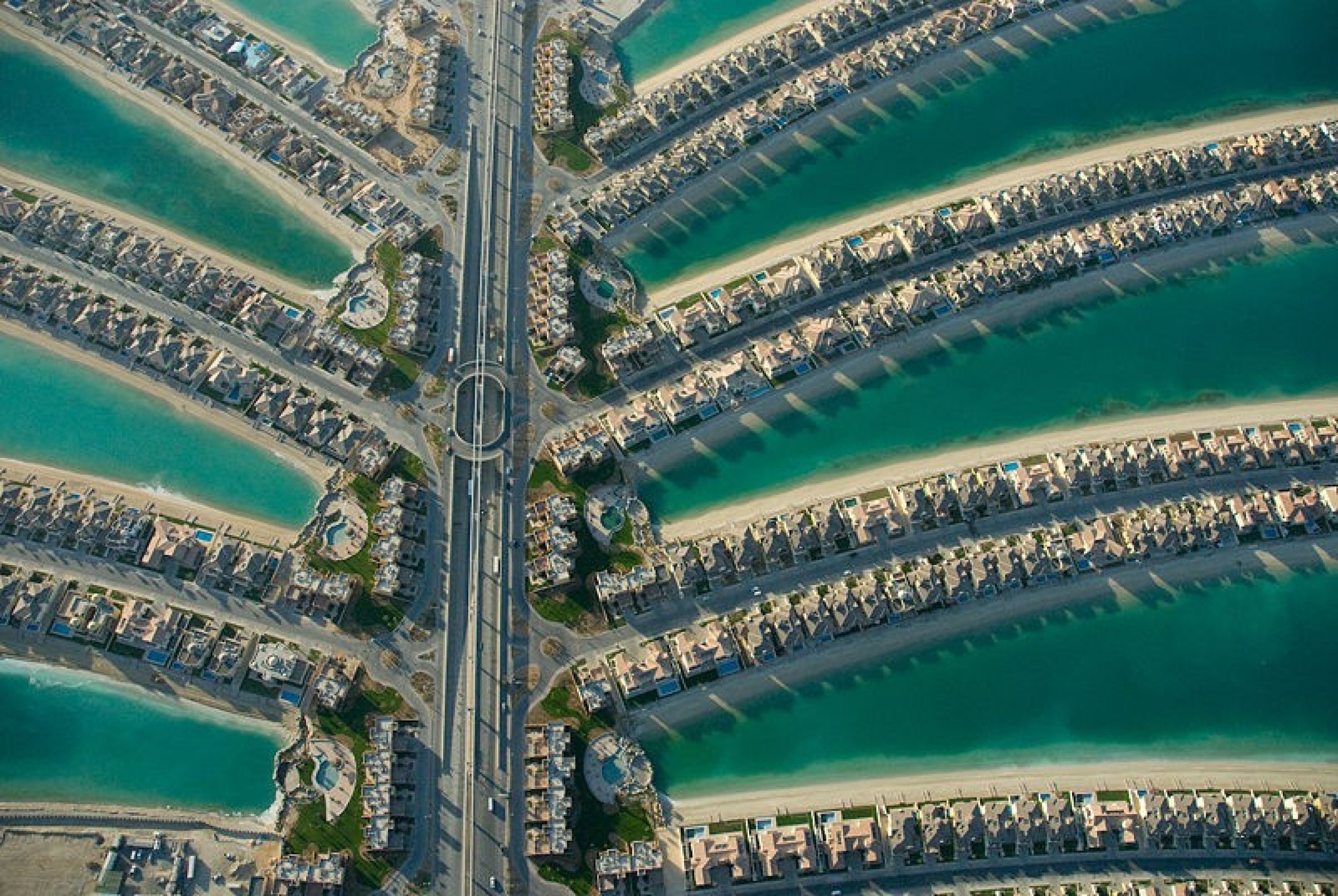 Palm jumeirah. Остров в Дубае Палм-Джумейра. ОАЭ Пальма Джумейра. Искусственный остров Пальма Джумейра. Искусственный остров Пальма Джумейра в ОАЭ.