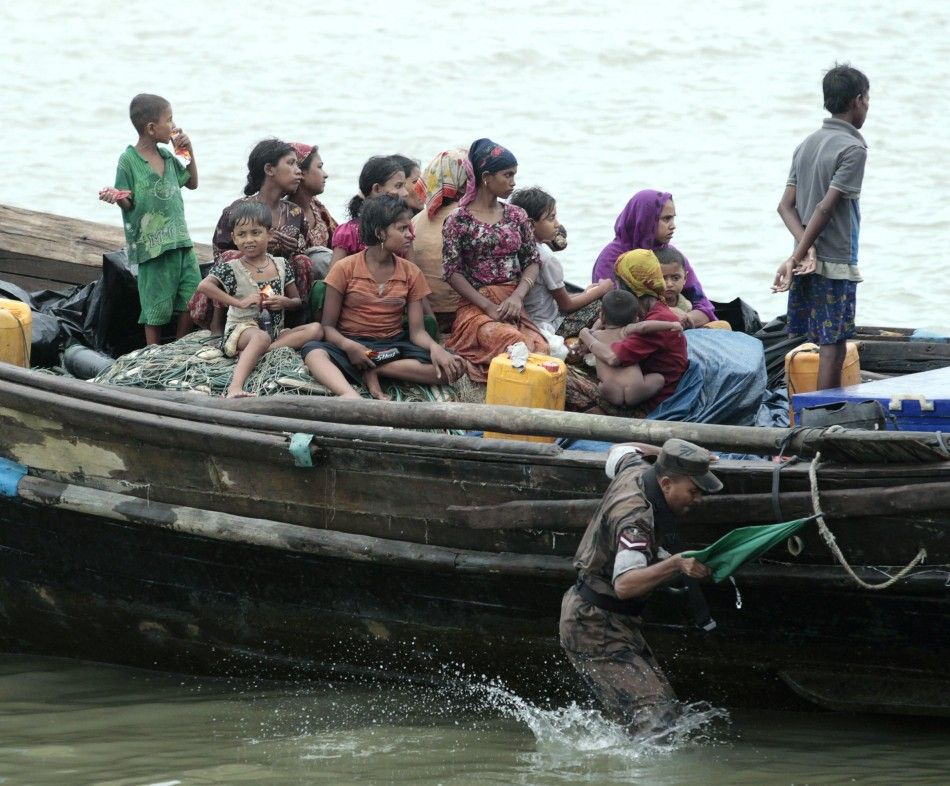 Boat-people to Bangladesh