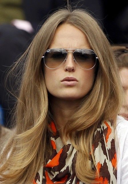 Kim Sears watches the match between Murray and Nicolas Mahut during their match at the Queen039s Club tournament in London