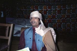 Moammar Gadhafi, inside his Bedouin tent 1986 where he presented his family to U.S. women journalists during a news conference.