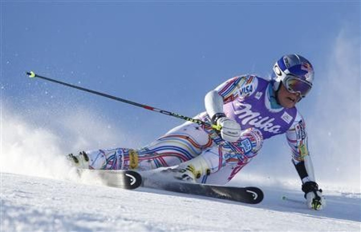 Lindsey Vonn from the U.S. clears a gate during the first run of the women&#039;s giant slalom World Cup race on the Rettenbach glacier in the Tyrolean ski resort of Soelden
