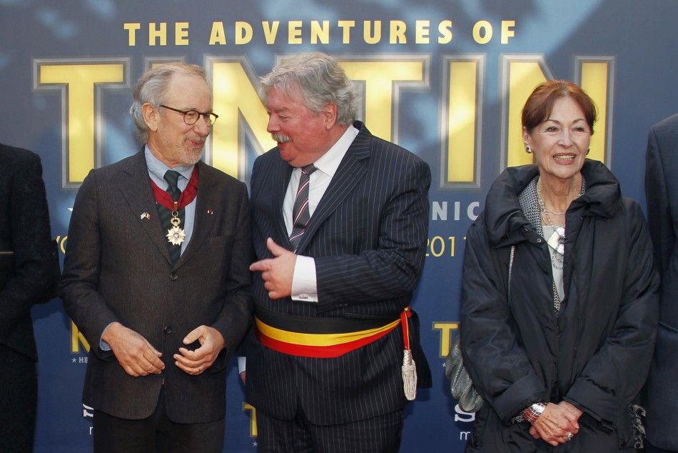 Director Spielberg poses with mayor of Brussels Thielemans and Rodwell, widow of Tintins creator Herge, during a photocall in Brussels