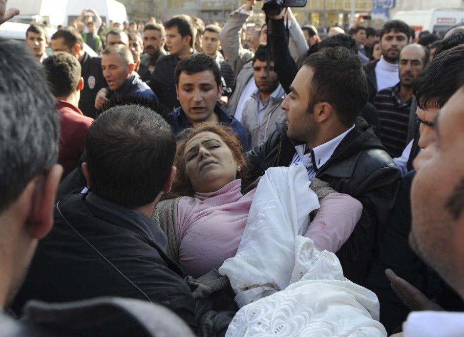 Turkey Earthquake 2011 138 Dead and About 350 Injured in 7.2 Magnitude Quake 