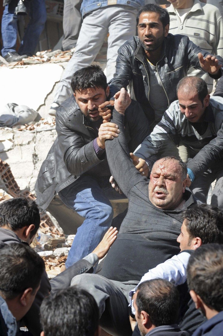 Turkey Earthquake 2011 More than 200 Dead and About 350 Injured in 7.2 Magnitude Quake 