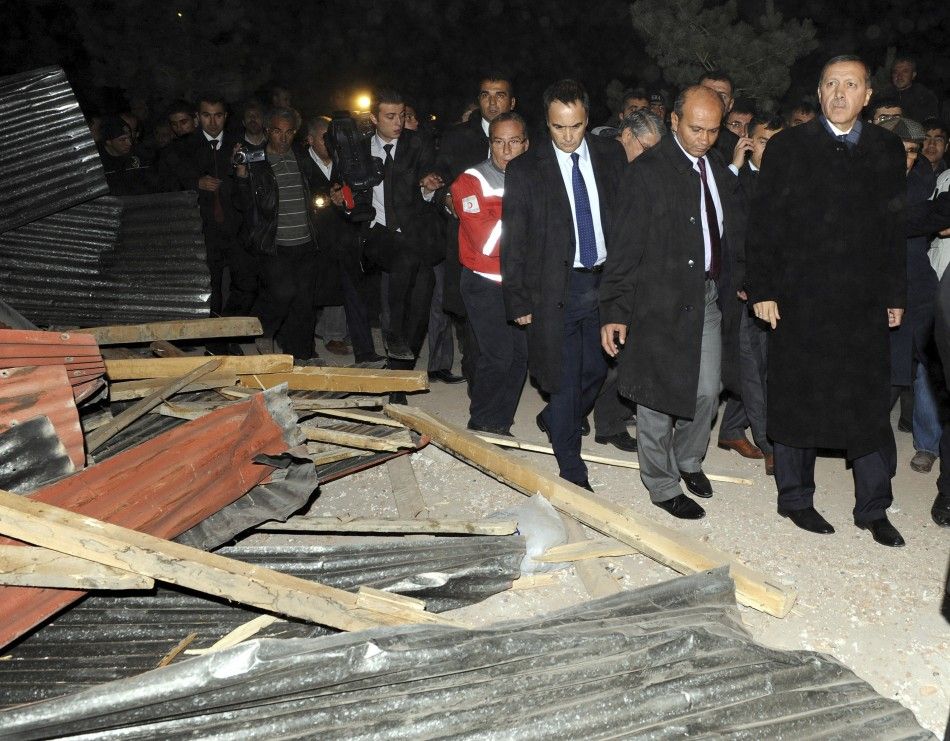 Turkey Earthquake 2011 138 Dead and About 350 Injured in 7.2 Magnitude Quake 