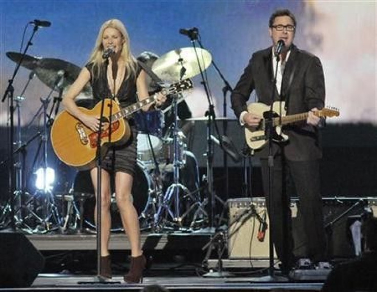 Actress Gwyneth Paltrow (L) and singer Vince Gill perform ''Country Strong'' at the 44th annual Country Music Association Awards in Nashville, Tennessee