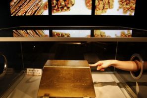Shipments of gold from Japan will reach 100 metric tonnes in 2011, according to Takahiro Morita, the Japan director of the World Gold Council.