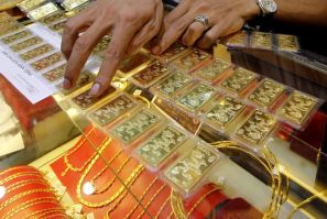 Gold jewelry in Vietnam shop