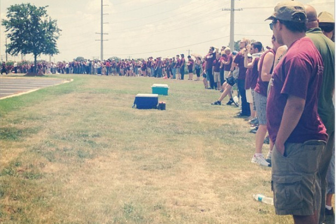 Texas A&M Students Create A 'Sea Of Maroon' To Block Westboro Baptist Church Protests