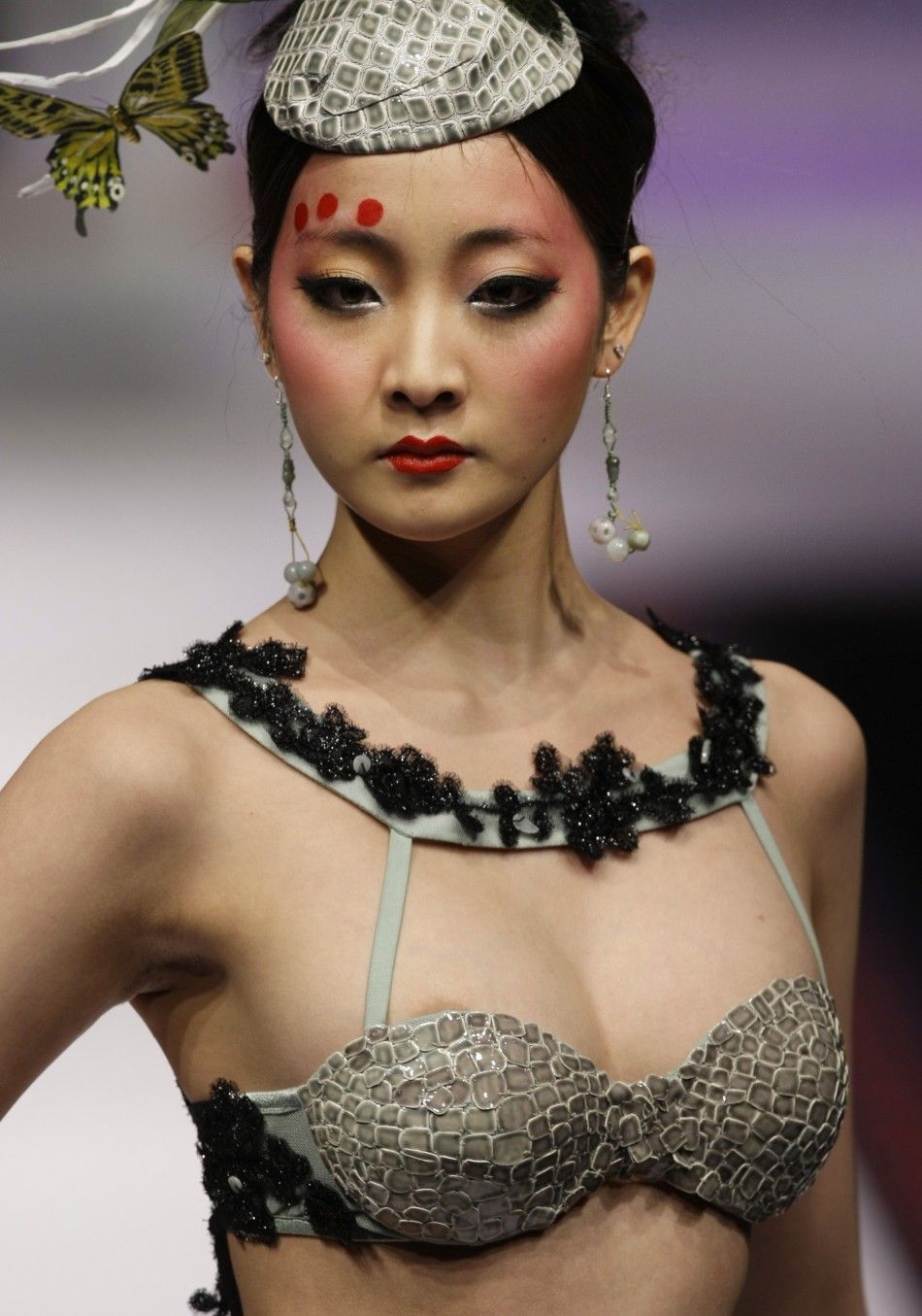 Hottest Lingerie Designs Models In Enticing Lingerie Heat Up China Fashion Week 2012 For