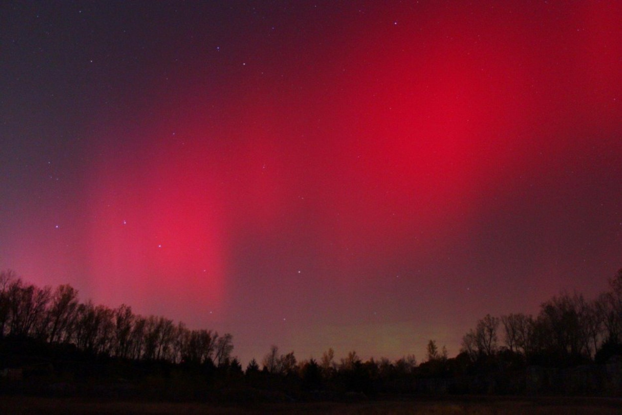 Another view of an all-red aurora captured in Independence, Mo., on October 24, 2011.