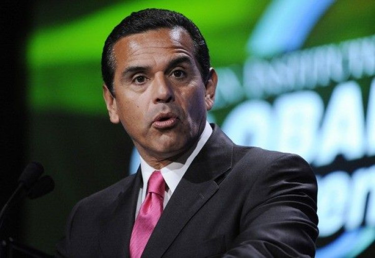 Antonio Villaraigosa, Mayor of Los Angeles, speaks at a conference in Beverly Hills, California April 27, 2009.
