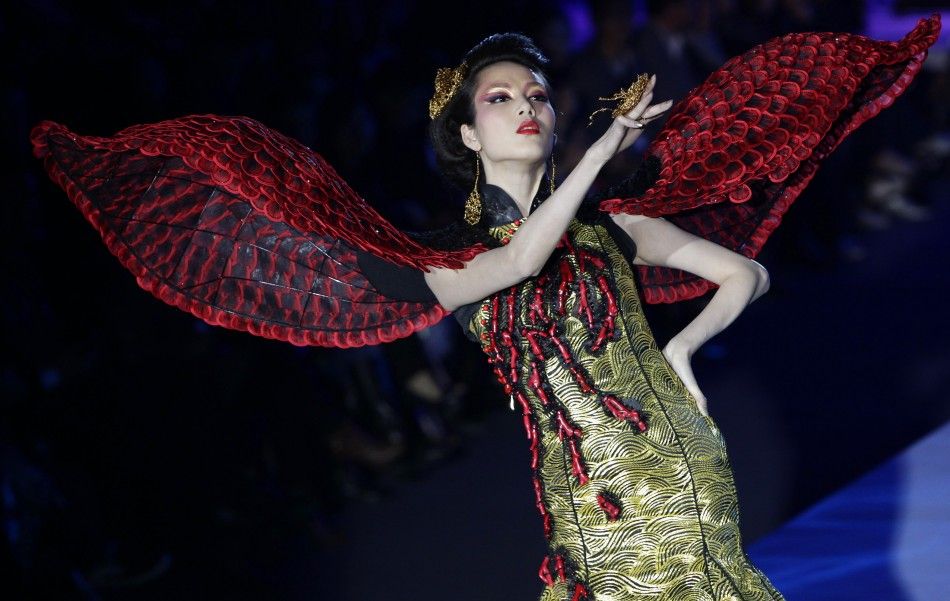 A Look Inside the Fantastical World of China Fashion Week [PHOTOS ...
