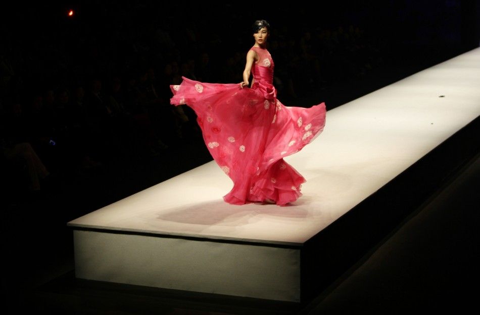 A Look Inside The Fantastical World Of China Fashion Week [photos] Ibtimes