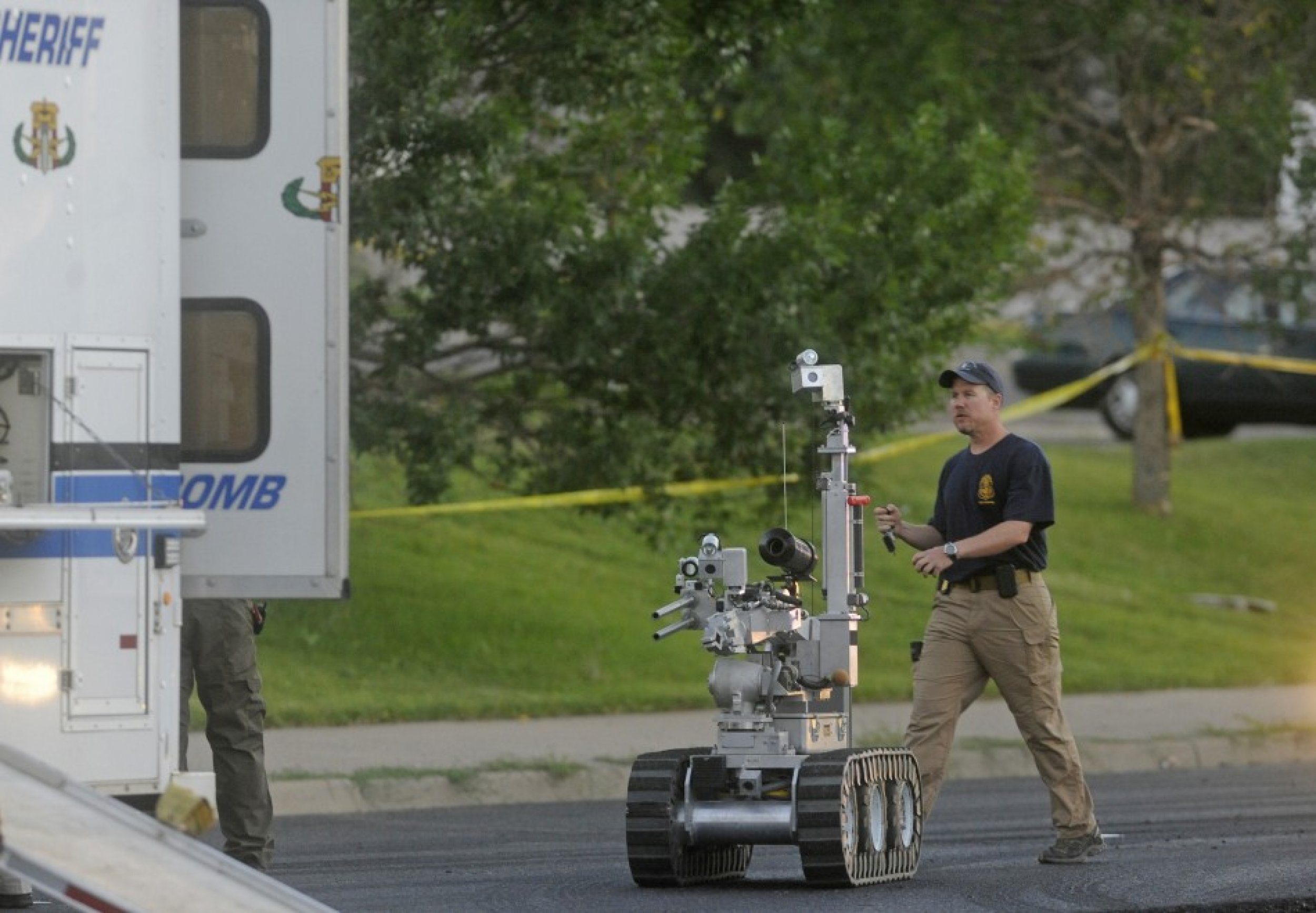 ‘dark Knight Rises Shooting Police Evacuate James Holmes Block Amid