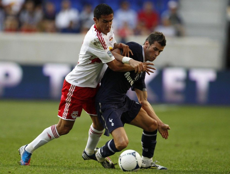 Tim Cahill (L) and Gareth Bale