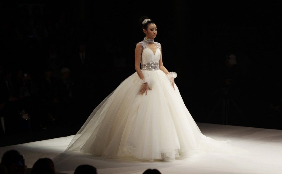 China Fashion Week Haute Couture Wedding Dresses Grace the Ramp