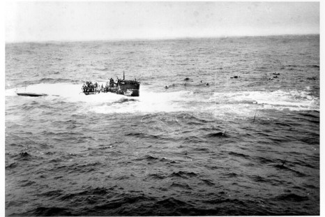 The crew of the German submarine U-550 abadons it