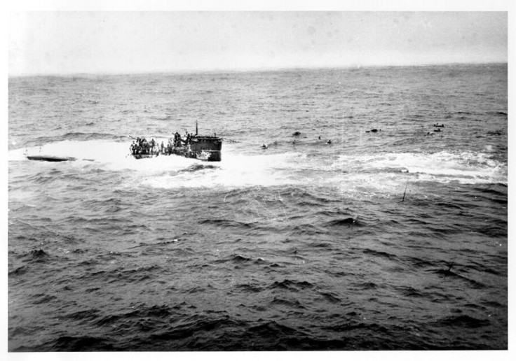 The crew of the German submarine U-550 abadons it