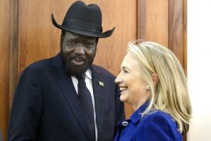 Clinton with South Sudanese president Salva Kiir