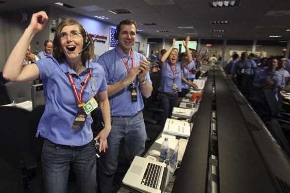 NASAs Mars Rover Curiosity Landing Hailed As Miracle Of Engineering