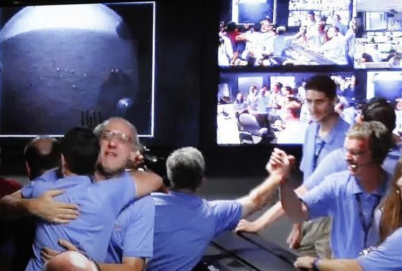 NASA Mars Rover Curositys Landing Hailed As Miracle Of Engineering