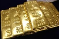 Gold Eases With Stocks, Euro As Risk Appetite Wanes