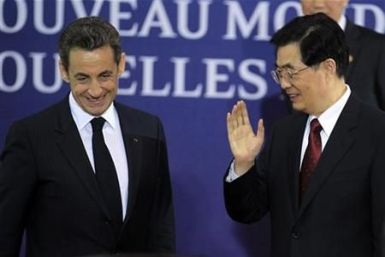 China&#039;s President Hu Jintao waves beside France&#039;s President Sarkozy as they at the G20 venue where world leaders gather in Cannes