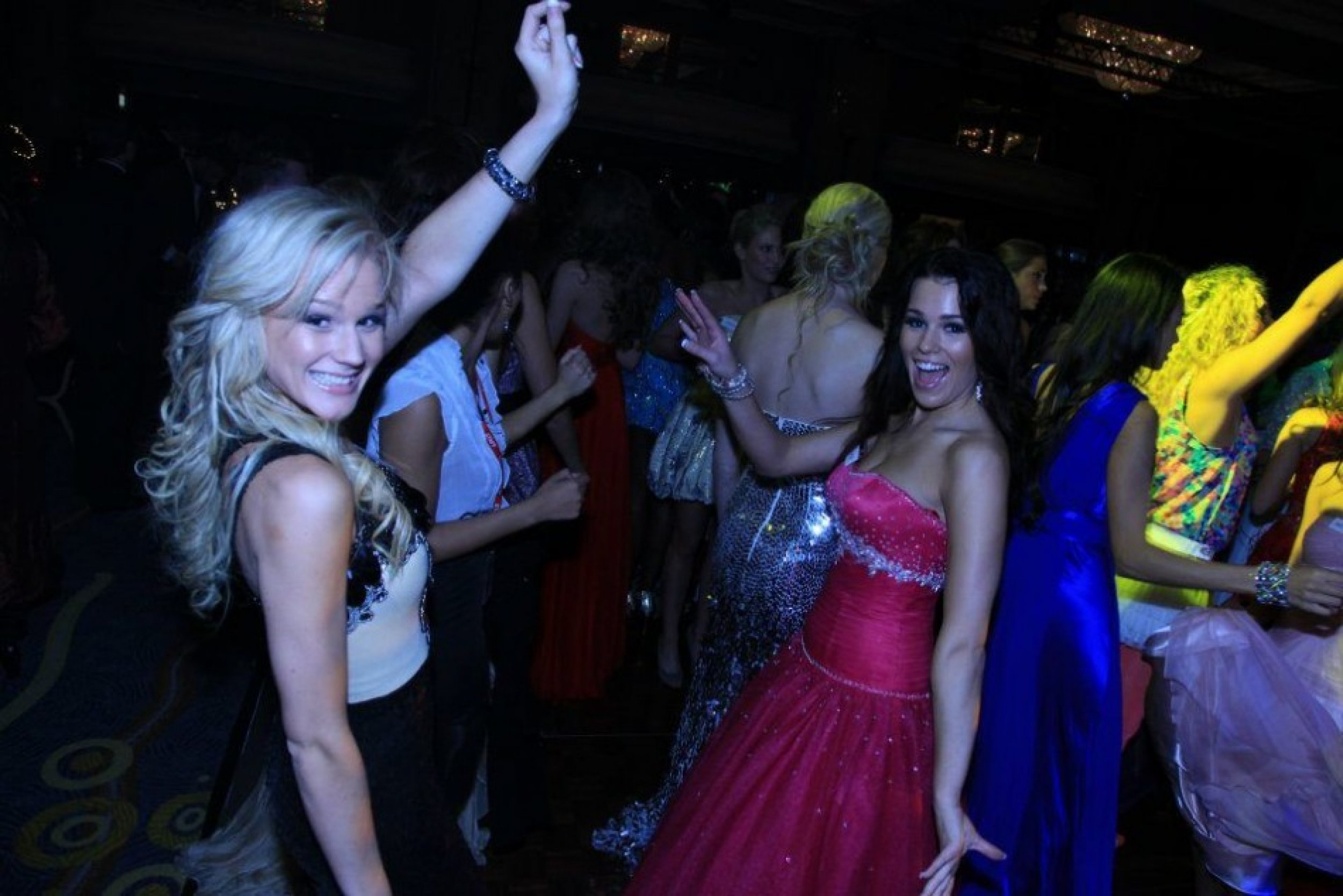 Miss World 2011 Contestants Party Hard Ahead of Pageant