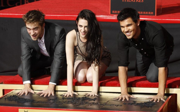 Actors Robert Pattinson (left), Kristen Stewart and Taylor Lautner put their handprints in cement during a hand and footprint ceremony at the Grauman&#039;s Chinese Theatre in Hollywood, California on November 3, 2011.