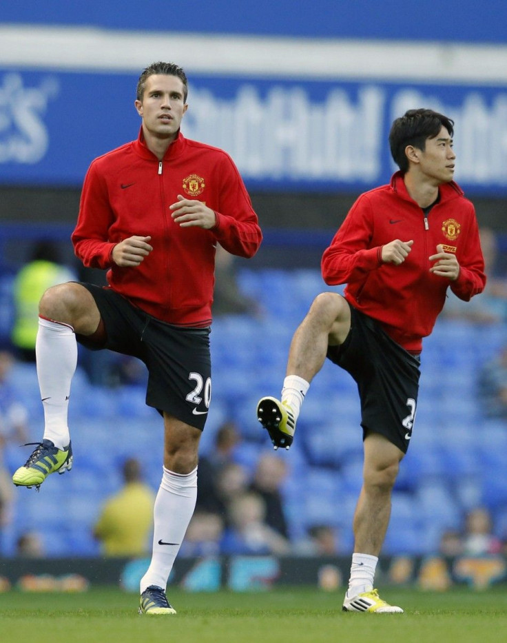 Robin van Persie (L) and Shinji Kagawa