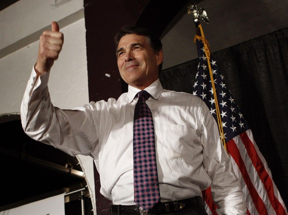 U.S. Republican presidential candidate Texas Governor Rick Perry gives a thumbs-up to the crowd at the Republicans of Black Hawk County Dinner in Waterloo, Iowa, August 14, 2011. 