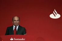 Banco Santander's announcement that it would be spinning off nearly one quarter of its Mexican unit in an initial public offering later this month was greeted by the markets as a seemingly win-win-win proposition. But the move by the large Spanish bank on