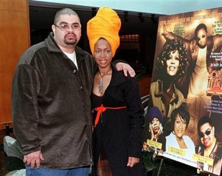 Hip-hop artist Heavy D (L) and singer Erykah Badu pose during a photo opportunity for the 12th annual Soul Train Music Awards in Beverly Hills in this January 28, 1998 file photo.