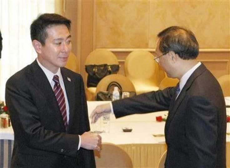 Japan's Foreign Minister Seiji Maehara (L) meets with China's Foreign Minister Yang Jiechi in Hanoi 
