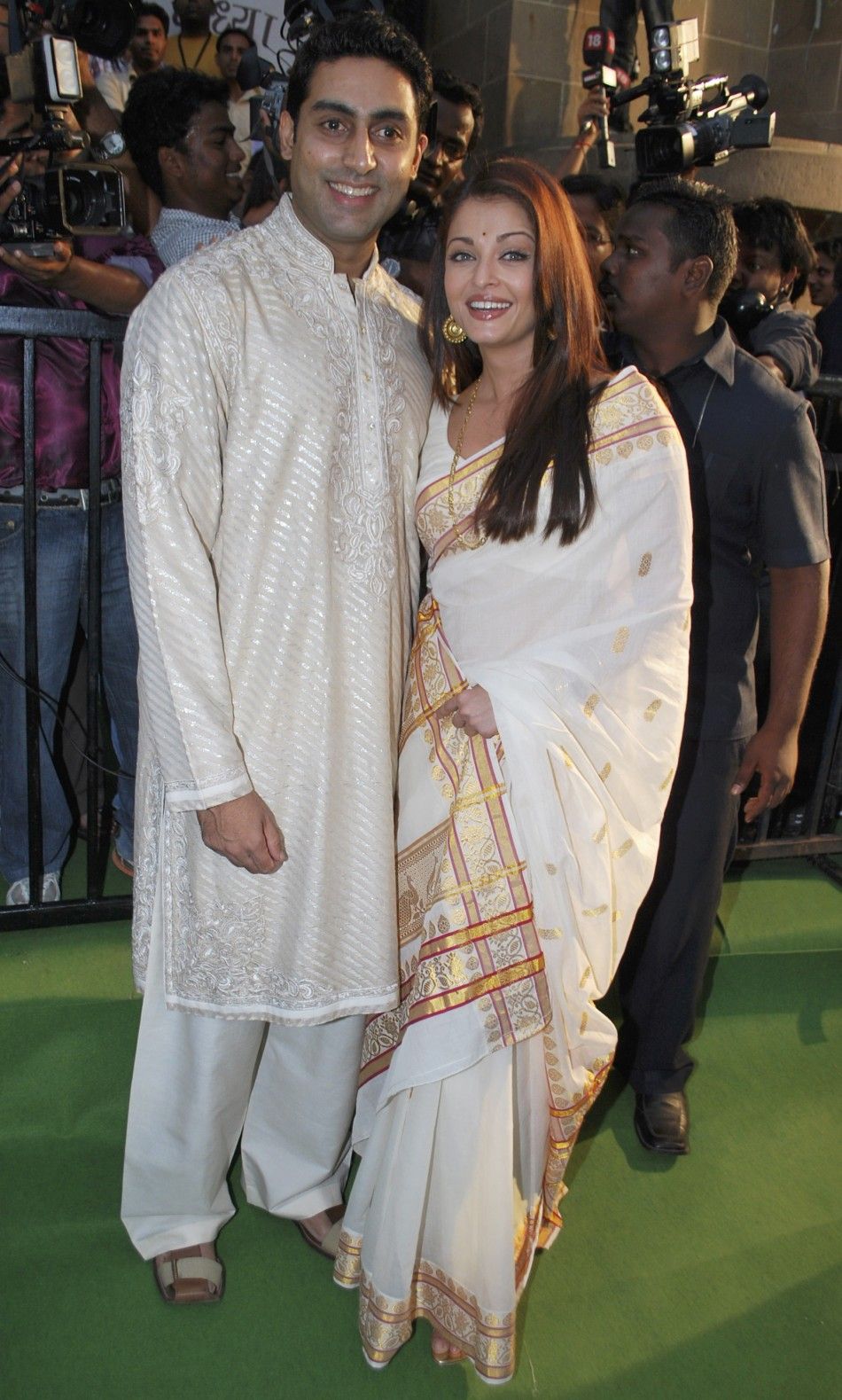 Aishwarya Rai, Abhishek Bachchans 5 Years of Togetherness