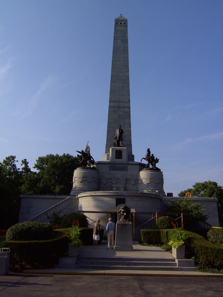 Lincoln Tomb Robbed